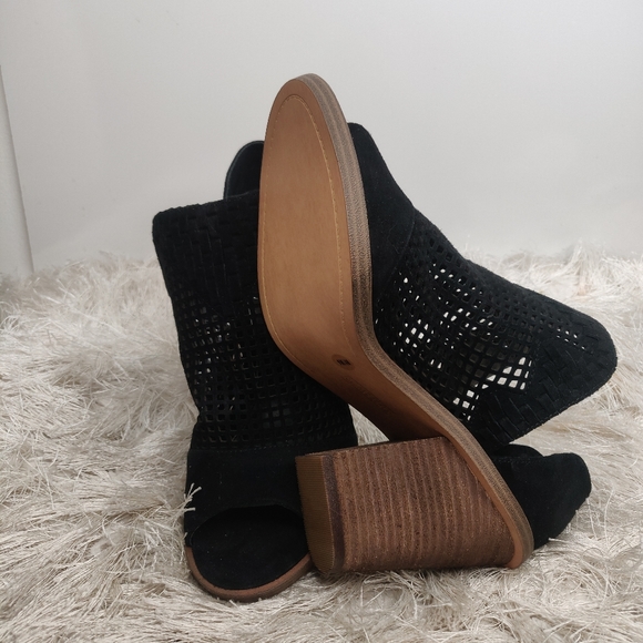 Vince Camuto cut out heels sz 9 - Picture 5 of 7